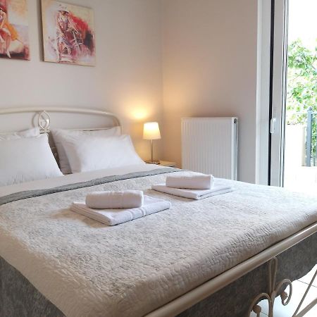 New, Bright, Cozy, Autonomous Apartment With Private Entrance And Garden, 42 M2, 5Min To The Beach And City Center Kalamata Exterior photo