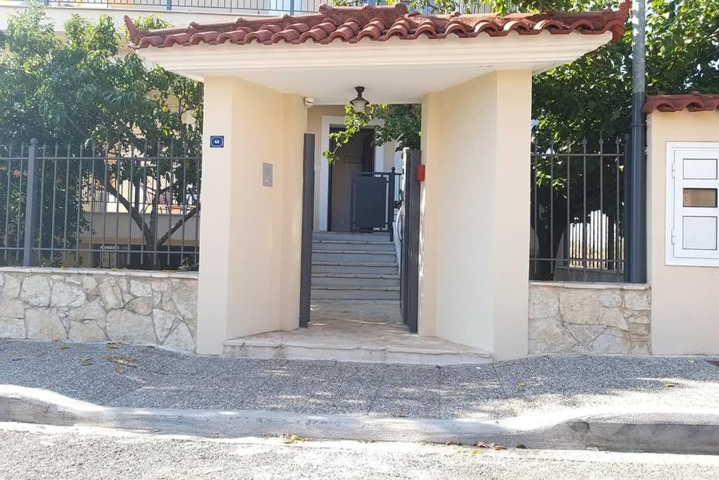 New, Bright, Cozy, Autonomous Apartment With Private Entrance And Garden, 42 M2, 5Min To The Beach And City Center Kalamata Exterior photo