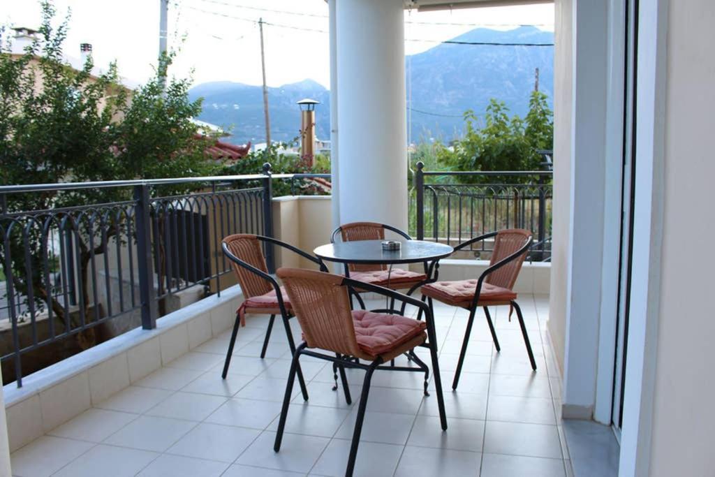 New, Bright, Cozy, Autonomous Apartment With Private Entrance And Garden, 42 M2, 5Min To The Beach And City Center Kalamata Exterior photo
