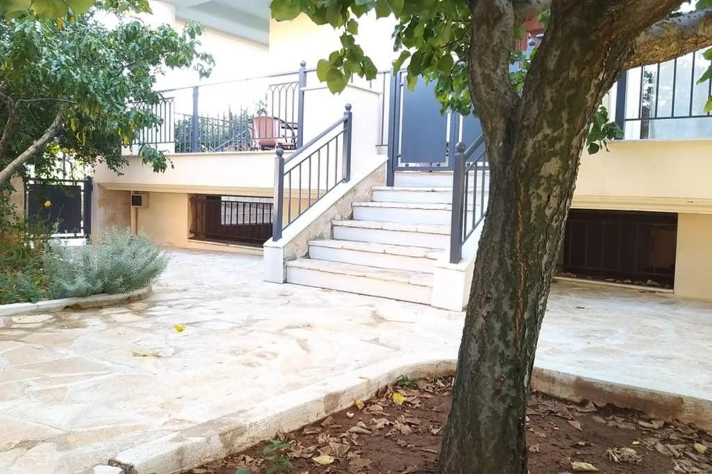 New, Bright, Cozy, Autonomous Apartment With Private Entrance And Garden, 42 M2, 5Min To The Beach And City Center Kalamata Exterior photo