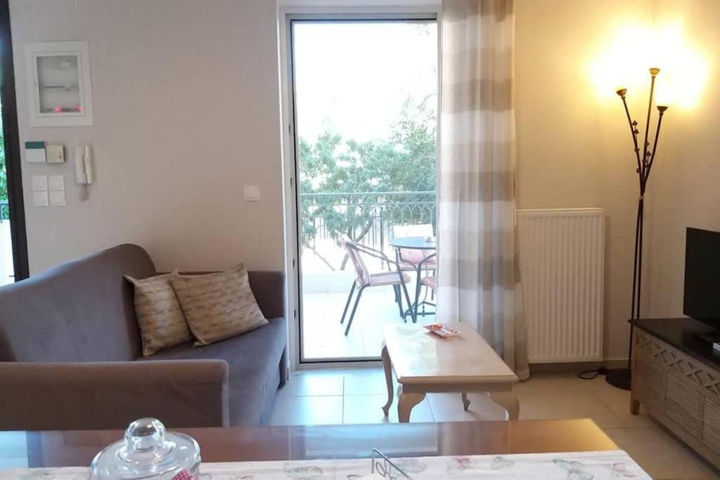 New, Bright, Cozy, Autonomous Apartment With Private Entrance And Garden, 42 M2, 5Min To The Beach And City Center Kalamata Exterior photo