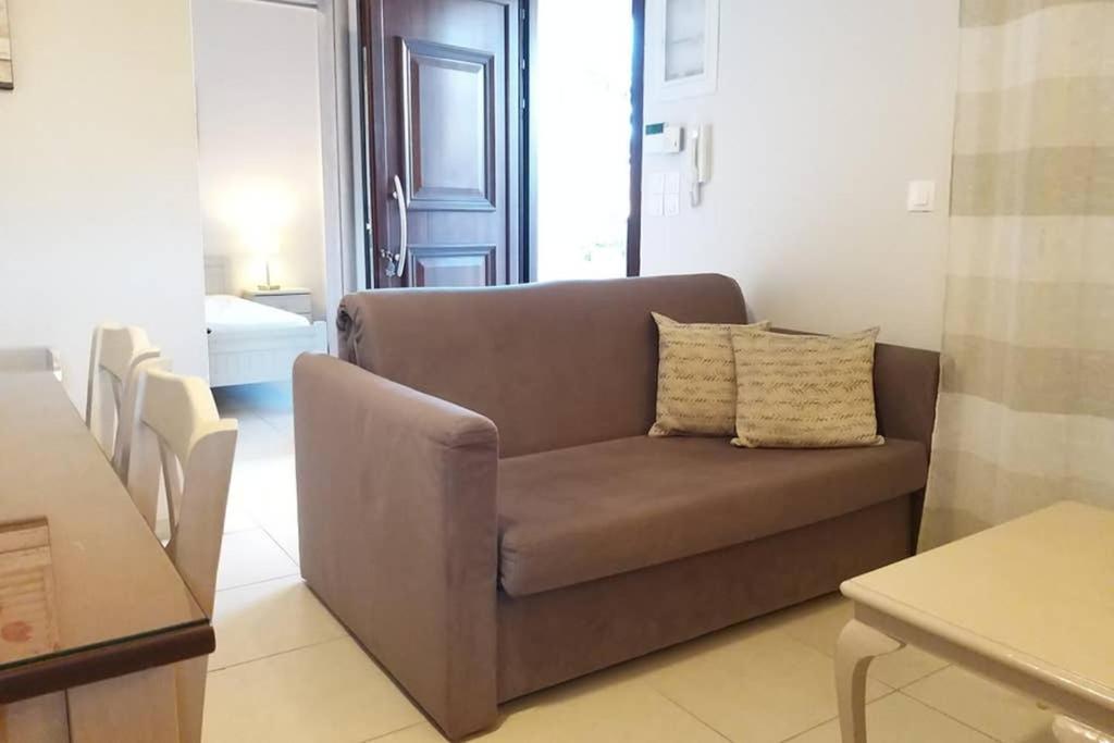 New, Bright, Cozy, Autonomous Apartment With Private Entrance And Garden, 42 M2, 5Min To The Beach And City Center Kalamata Exterior photo