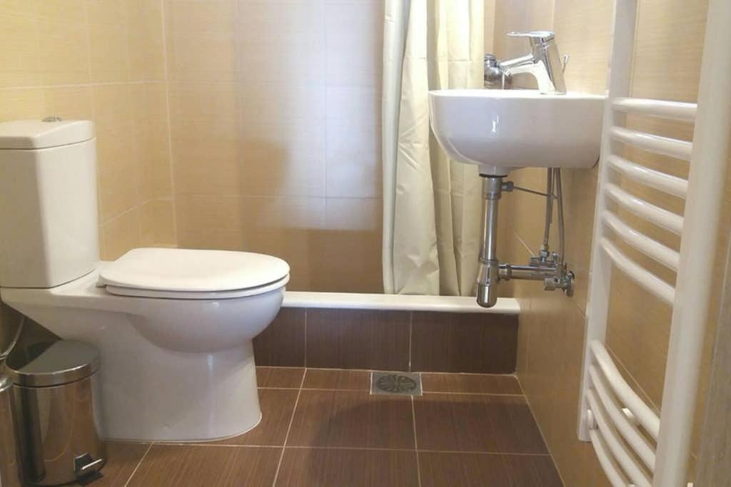 New, Bright, Cozy, Autonomous Apartment With Private Entrance And Garden, 42 M2, 5Min To The Beach And City Center Kalamata Exterior photo