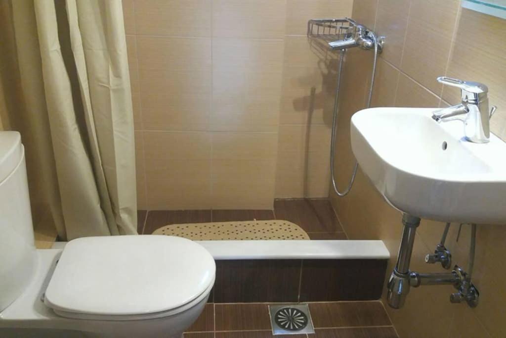 New, Bright, Cozy, Autonomous Apartment With Private Entrance And Garden, 42 M2, 5Min To The Beach And City Center Kalamata Exterior photo